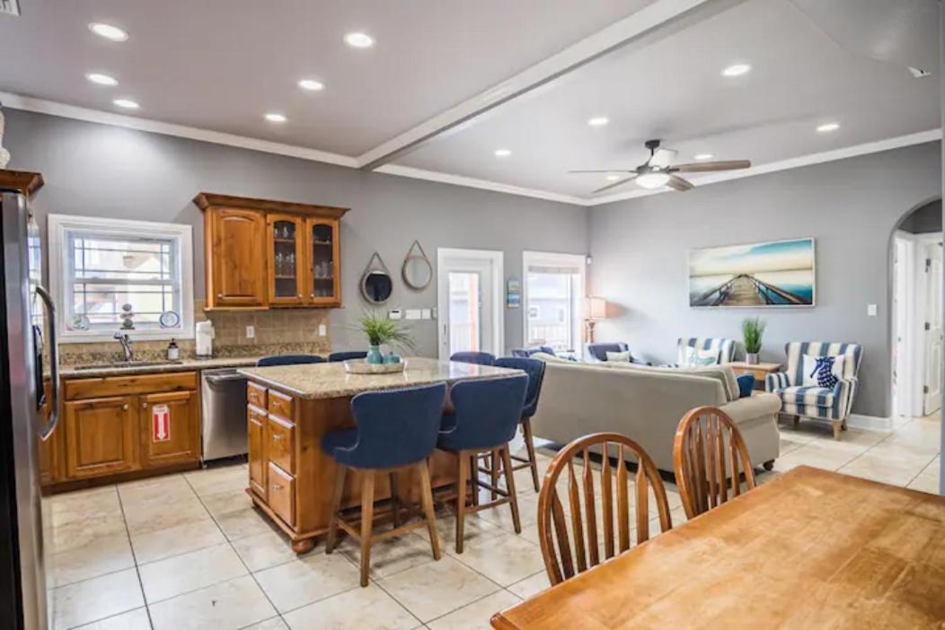7 Bedroom Home Steps To The Beach With 4 Patios And Pool! Sleeps 20 Port Aransas Exterior foto